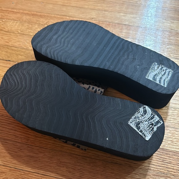 Volcom Leopard print platform sandals. Size 9.5 almost new. - Picture 6 of 7